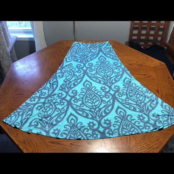 hershe Dresses & Skirts - Pretty Hershe aqua ikat print maxi skirt, sz XL